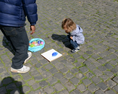 Greta buying a splatting ball3